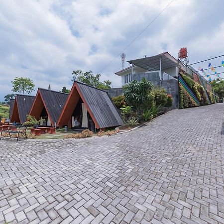 Urbanview Hotel Mamifokobo Puncak By Reddoorz Sindanglaya Exterior photo