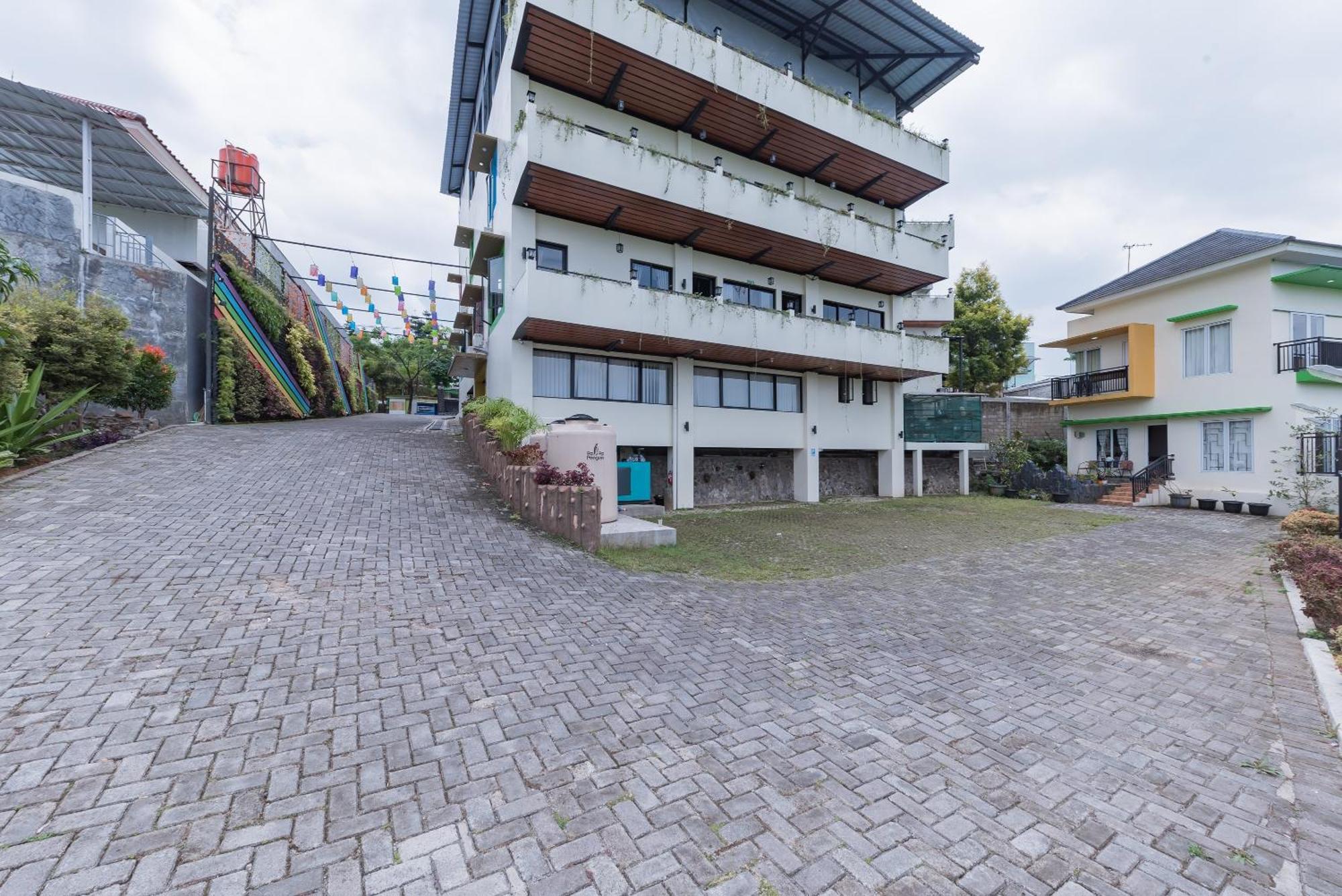 Urbanview Hotel Mamifokobo Puncak By Reddoorz Sindanglaya Exterior photo