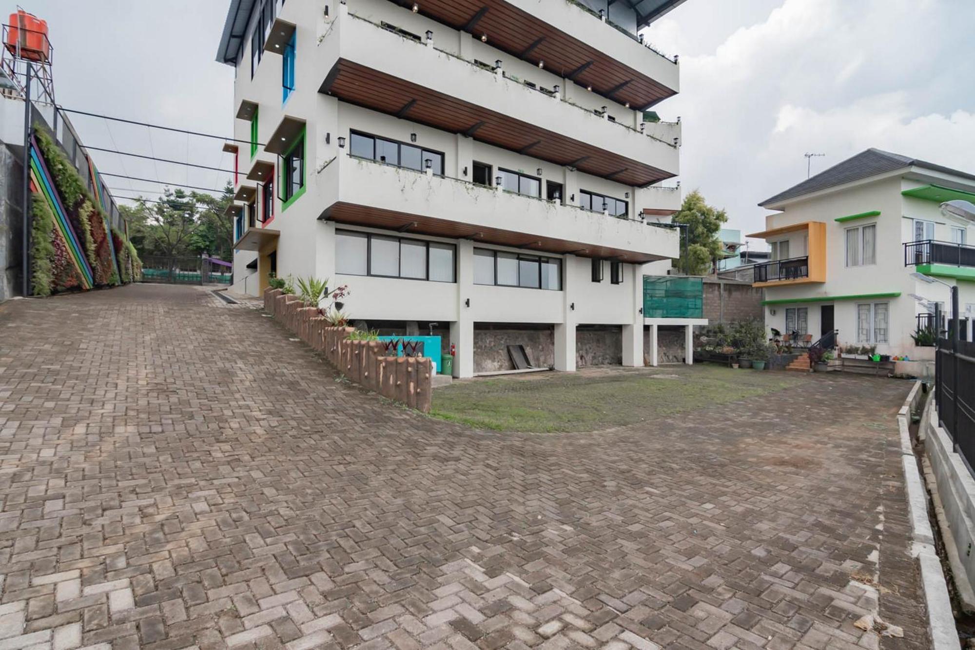 Urbanview Hotel Mamifokobo Puncak By Reddoorz Sindanglaya Exterior photo