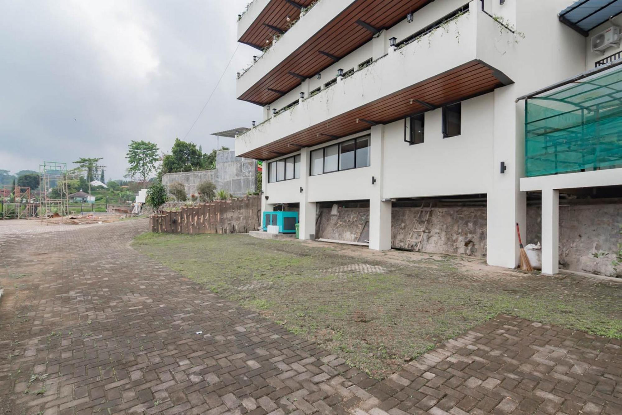 Urbanview Hotel Mamifokobo Puncak By Reddoorz Sindanglaya Exterior photo